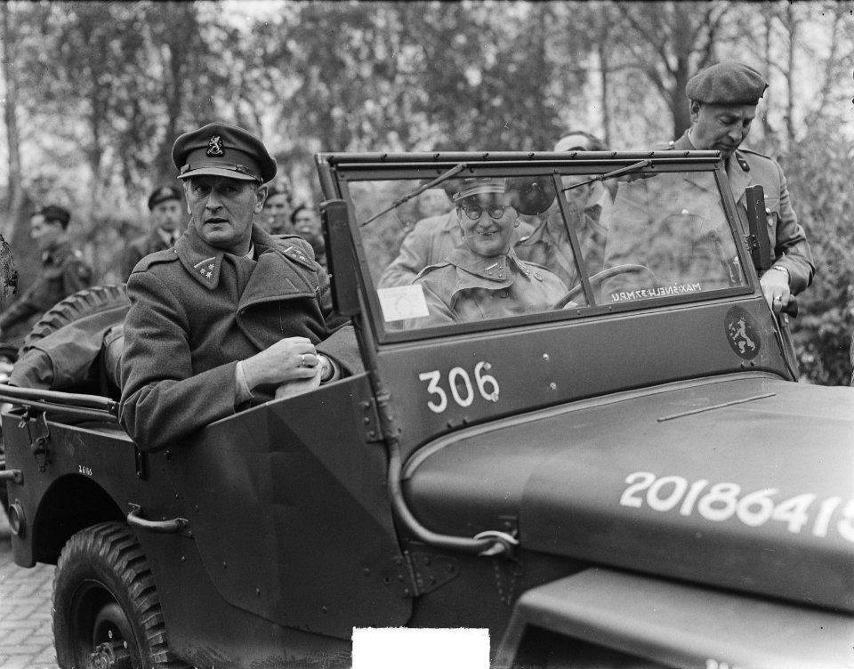 Tweedaagse oefenrit voor militairen in jeeps in de buurt van Tilburg, Bestanddeelnr 904-2542