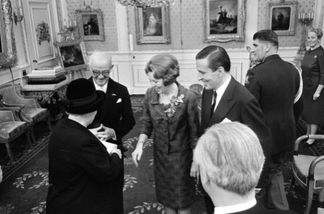 Tweede Geschenkendag voor prinses Beatrix en Claus op Paleis Soestdijk , Verenig, Bestanddeelnr 918-8408