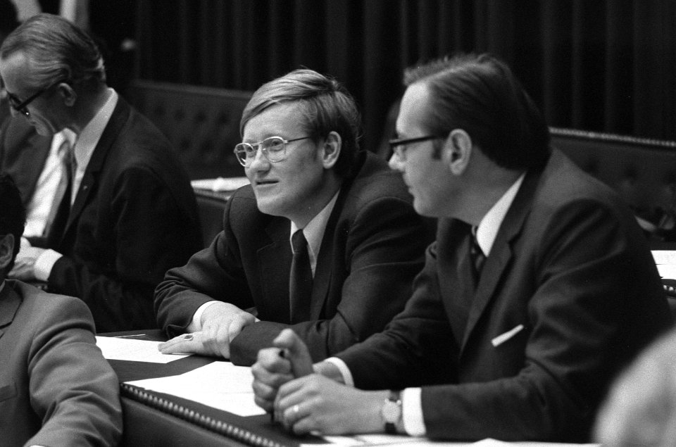 Tweede Kamer , algemene beschouwingen, nr 11, 12 (l) Wiegel, (r) Notenboom (KVP, Bestanddeelnr 925-0452