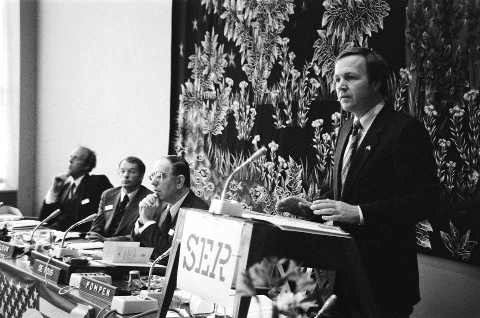 Tweedaagse symposium in SER-gebouw t.g.v. 200-jarig bestaan handelsbetrekkingen , Bestanddeelnr 932-1469