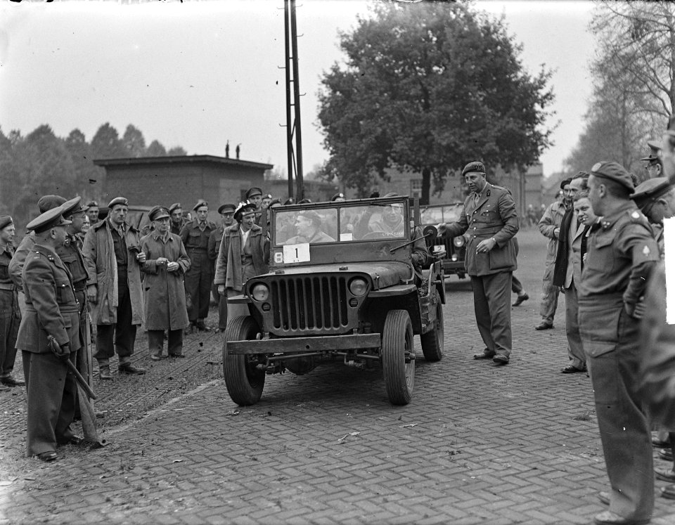 Tweedaagse oefenrit voor militairen in jeeps in de buurt van Tilburg, Bestanddeelnr 904-2540