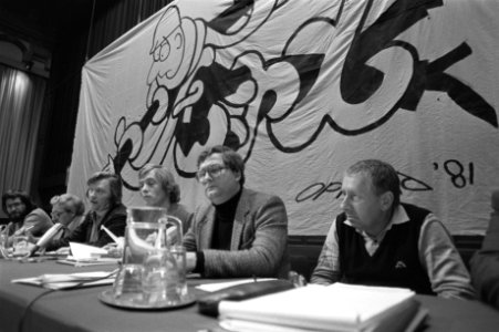Twee-daags Ford Tribunaal Tropenmuseum. Henk Vos (m.) en Van Swieten (Raad van K, Bestanddeelnr 931-8550