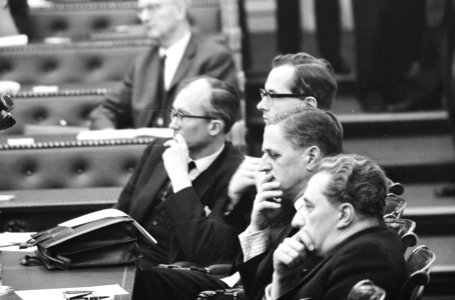 Tweede Kamer , achter de regeringstafel vlnr minister Witteveen , Andriessen, Bestanddeelnr 917-2147