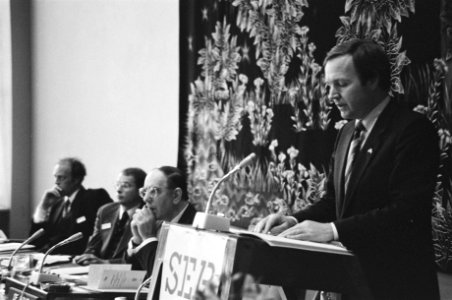 Tweedaagse symposium in SER-gebouw t.g.v. 200-jarig besta handelsbetrekkingen tu, Bestanddeelnr 932-1470