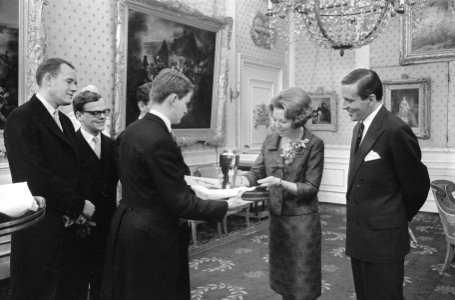 Tweede geschenkdag voor prinses Beatrix en Claus op Paleis Soestdijk , Algemene , Bestanddeelnr 918-8457