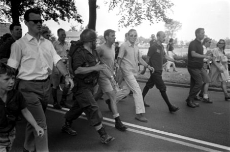 Tweede dag Vierdaagse Nijmegen. Claus wandelt, Bestanddeelnr 920-5437