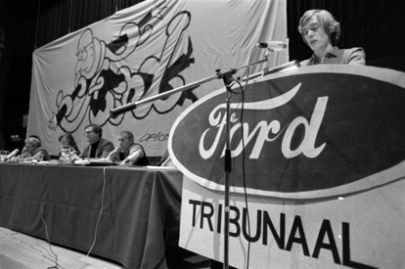 Twee-daags Ford Tribunaal Tropenmuseum. Van der Berg , secr. werkgelegenheids co, Bestanddeelnr 931-8548