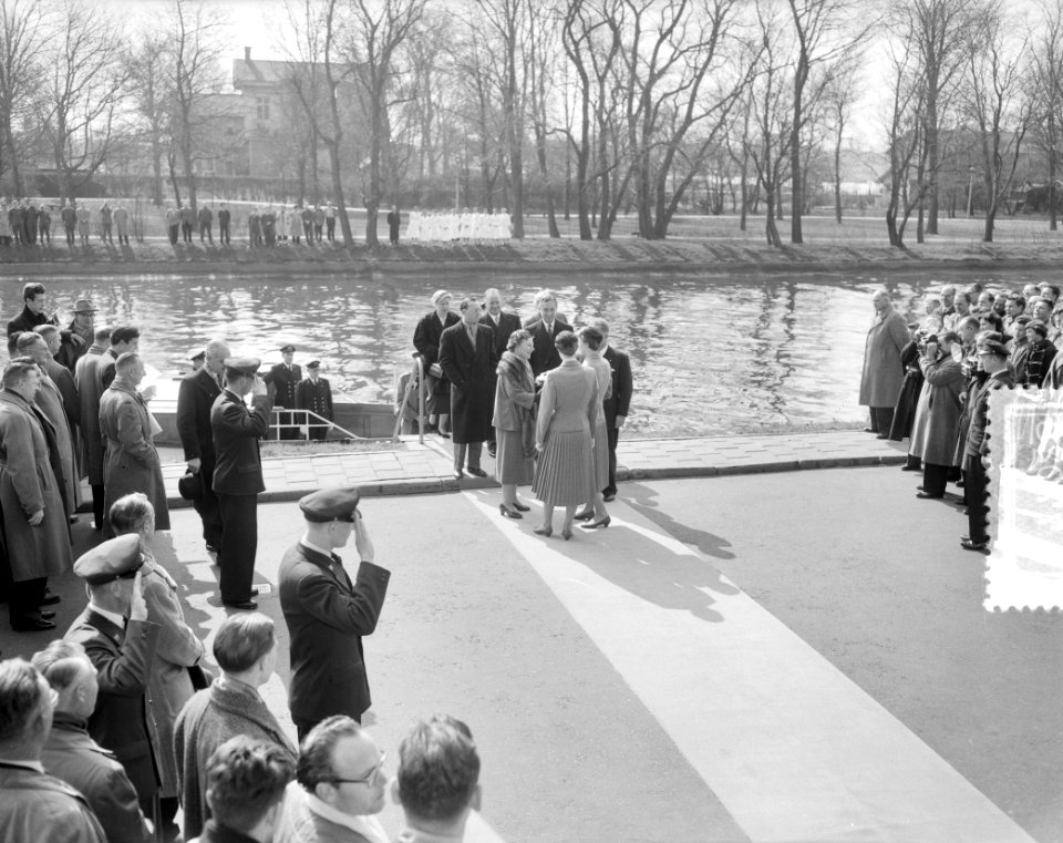 Tweede dag bezoek Koninklijk Paar Amsterdam Bezoek bij Shell Dr R J Lunbeck, Bestanddeelnr 907-7028