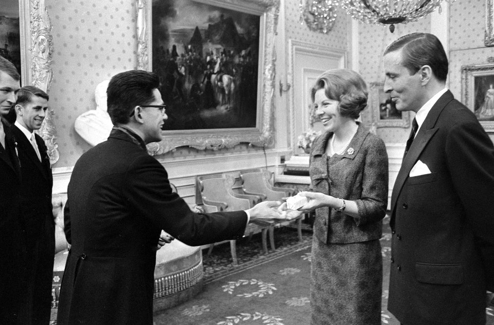 Tweede Geschenkendag voor prinses Beatrix en Claus op Paleis Soestdijk , nummer , Bestanddeelnr 918-8407