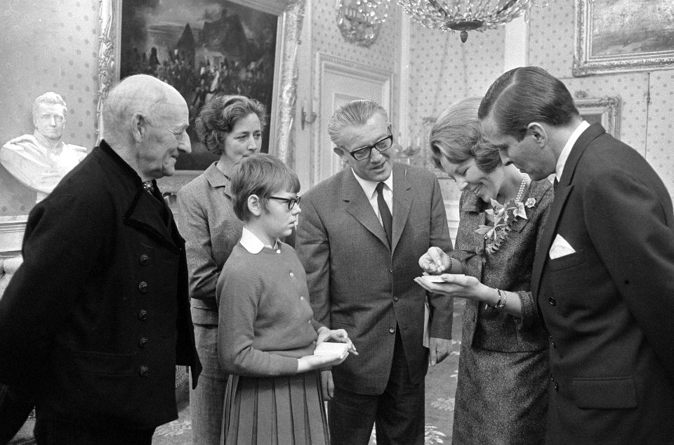 Tweede geschenkdag voor prinses Beatrix en Claus op Paleis Soestdijk , gemeente , Bestanddeelnr 918-8454