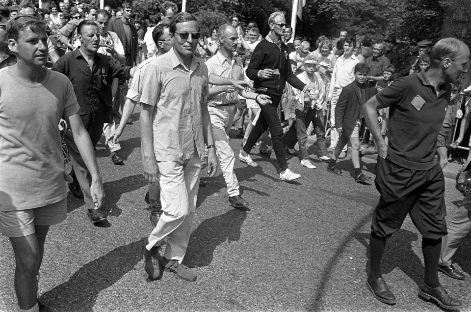 Tweede dag Vierdaagse Nijmegen. Claus wandelt, Bestanddeelnr 920-5434