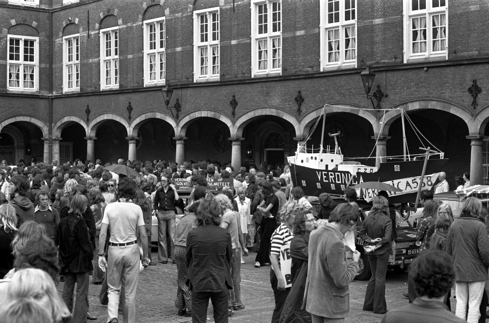 Tweede Kamer behandelt wetsvoorstel ivm verdrag van Straatsburg (verbod radio, Bestanddeelnr 926-5148
