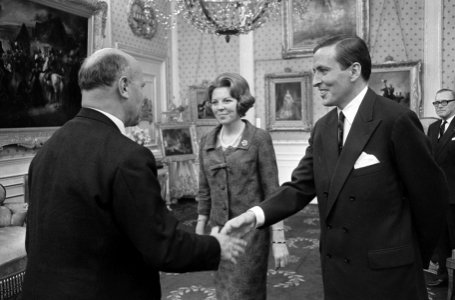 Tweede Geschenkendag voor prinses Beatrix en Claus op Paleis Soestdijk , Duitse , Bestanddeelnr 918-8392