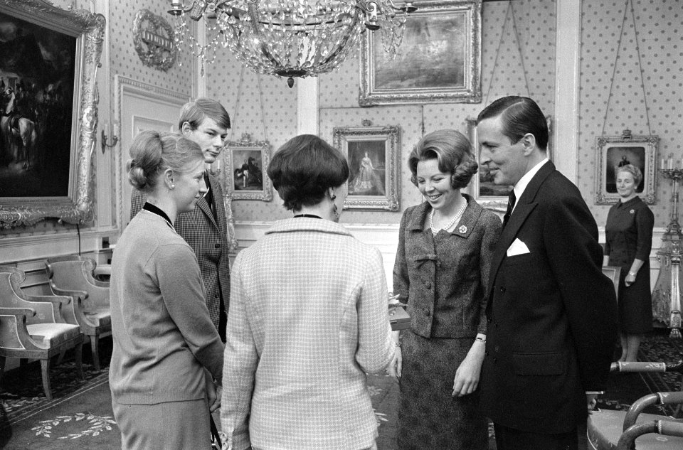 Tweede geschenkdag voor prinses Beatrix en Claus op Paleis Soestdijk , Sika, Ams, Bestanddeelnr 918-8440