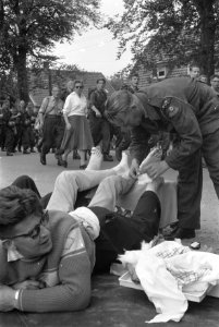 Tweede dag van de Vierdaagse Verzorgen van blaren, Bestanddeelnr 912-7726