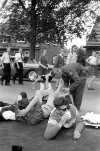 Tweede dag van de Vierdaagse Verzorgen van blaren, Bestanddeelnr 912-7727
