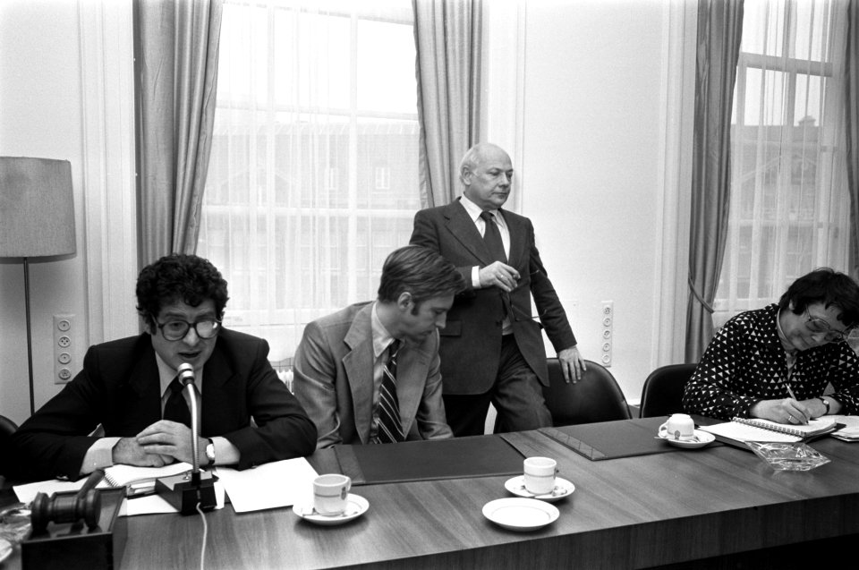 Tweede Kamer bespreking dekkingsplan vlnr Van Thijn , Dolman, Den Uyl en , Bestanddeelnr 929-4627