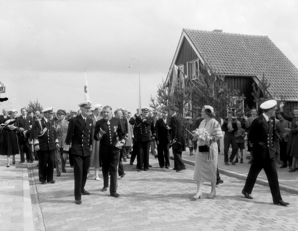 Tweede dag bezoek Koning Hakon aan Stavenisse, o.a. bezoek Hakonstraat, Bestanddeelnr 906-6624