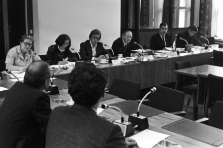 Tweede Kamer commissie voor Defensie praat met bedrijven over F16-compensatie, Bestanddeelnr 928-6144