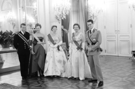 Tweede dag van het Koninklijk bezoek aan Belgie, aankomst en bezoek aan Plantijn, Bestanddeelnr 911-3016
