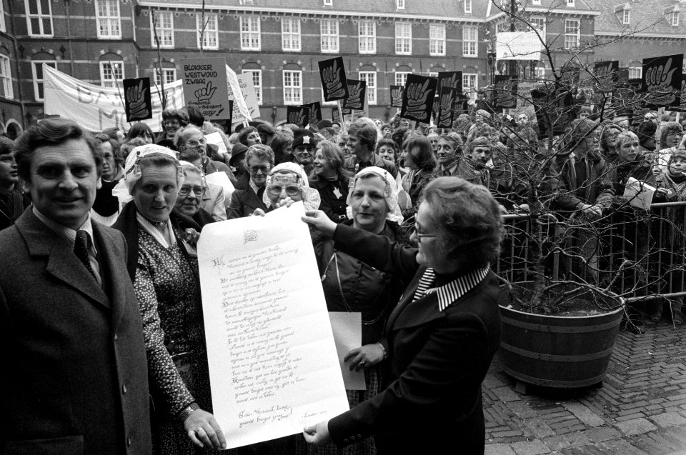 Tweede Kamer behandelt voorstel van min. De Gaay Fortman over de herindeling van, Bestanddeelnr 929-4651