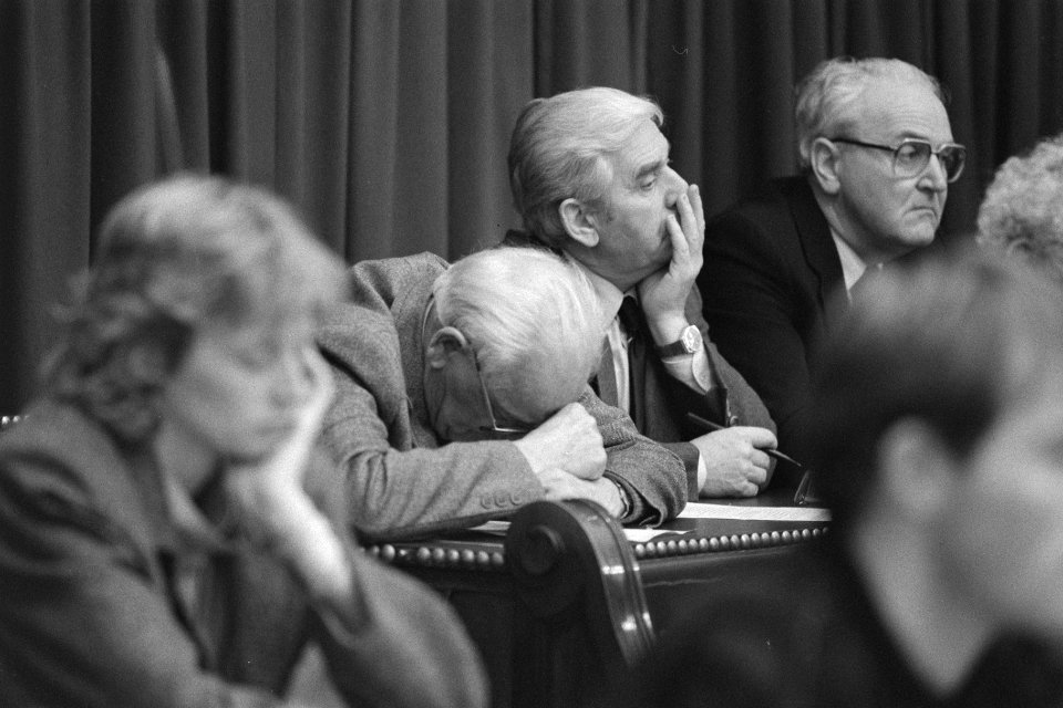 Tweede Kamer bij de hoorzitting i.v.m. het pensioen van de weduwe Rost van Tonni, Bestanddeelnr 933-8229