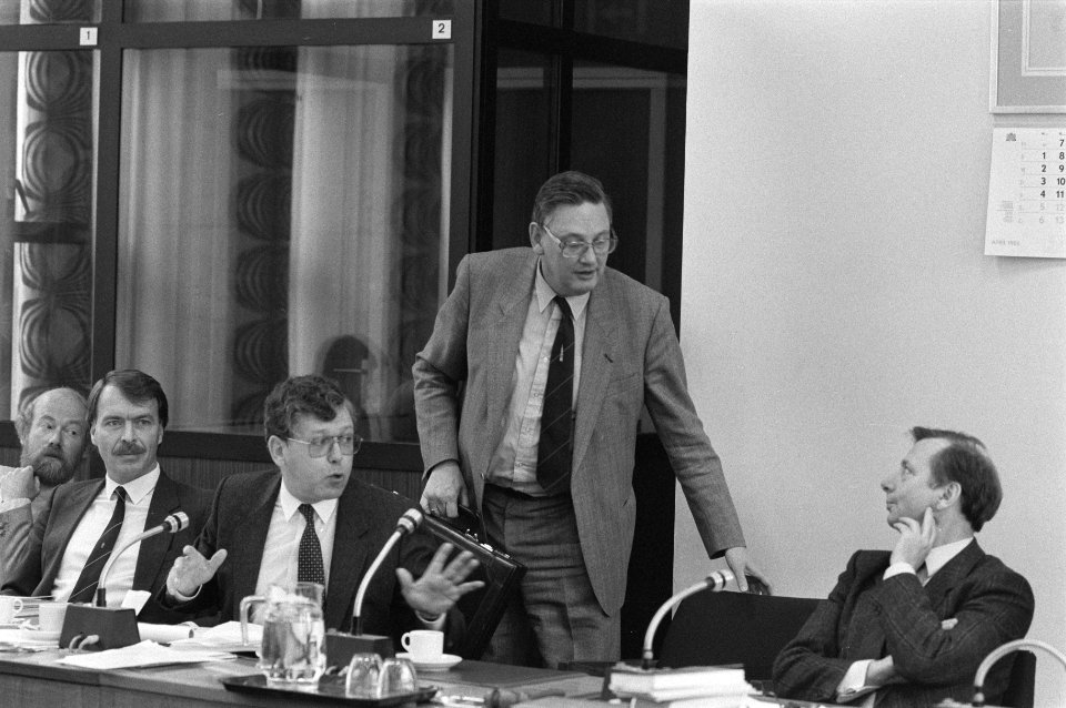 Tweede Kamer commissievergadering Economische Zaken staatssecr. van Houweling, Bestanddeelnr 933-6408