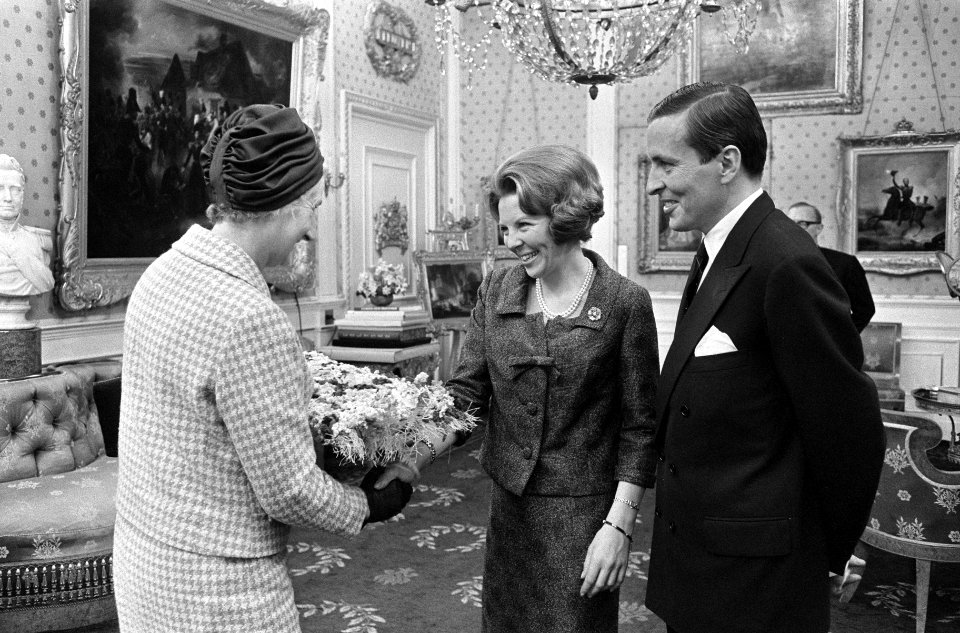 Tweede Geschenkendag voor prinses Beatrix en Claus op Paleis Soestdijk , dames u, Bestanddeelnr 918-8405