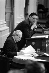 Tweede Kamer debat loonwet minister Albeda en van Aardenne tijdens antwoord, Bestanddeelnr 930-7069