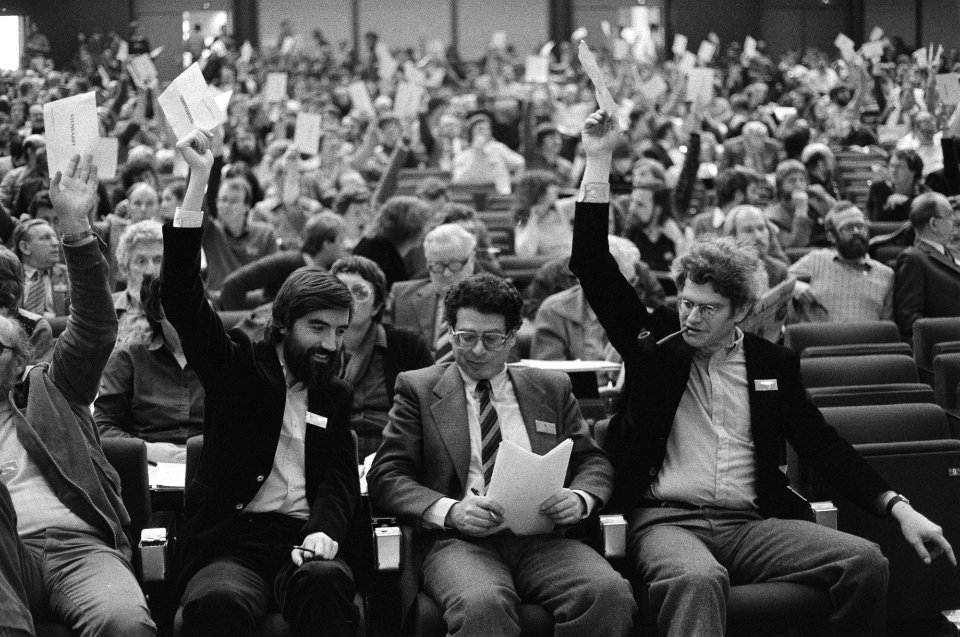 Tweede dag verkiezingscongres van PvdA in Amsterdamse RAI v.l.n.r. partijvoorzit, Bestanddeelnr 931-3469