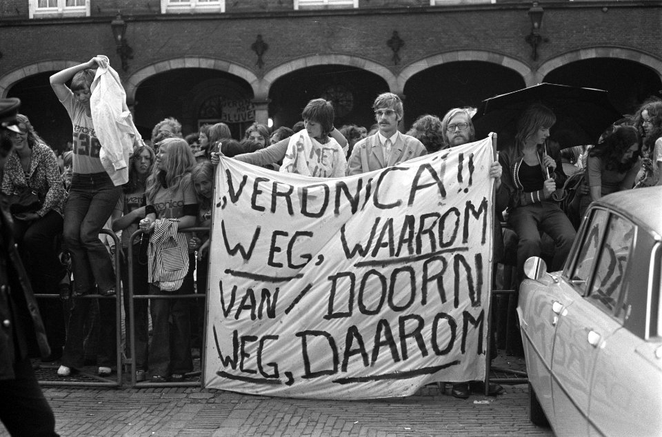Tweede Kamer behandelt wetsvoorstel ivm verdrag van Straatsburg (verbod radio, Bestanddeelnr 926-5145