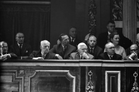 Tweede Kamer bijeen inzake Nieuw-Guinea akkoord, Bestanddeelnr 914-2764