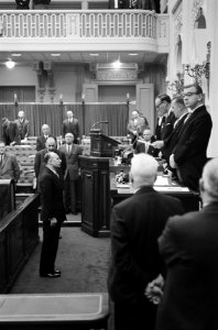 Tweede Kamer bijeen. Mr. R. van der Bergh tijdens het afleggen van de belofte aa, Bestanddeelnr 914-6918