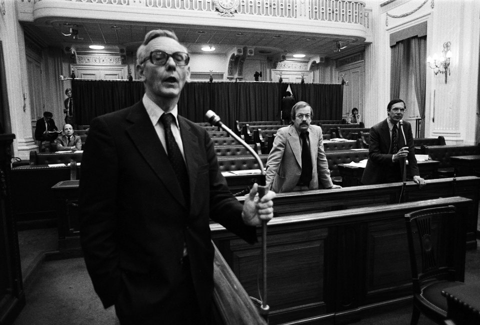 Tweede Kamer debat Oost West verhouding , van der Stoel (PvdA) interrumpeert, Bestanddeelnr 930-8949