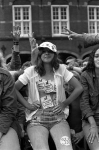 Tweede Kamer behandelt wetsvoorstel ivm verdrag van Straatsburg (verbod radio, Bestanddeelnr 926-5142