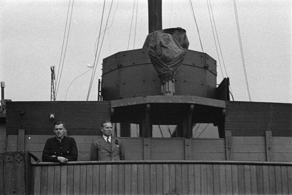 Tweede wereldoorlog, marine, koopvaardijvloten, kustvaarders, schroot, bemanning, Bestanddeelnr 935-2824