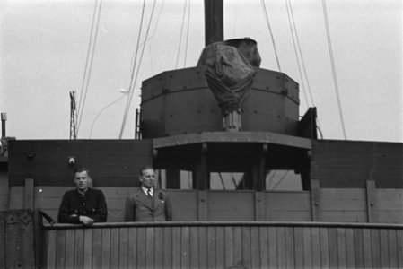 Tweede wereldoorlog, marine, koopvaardijvloten, kustvaarders, schroot, bemanning, Bestanddeelnr 935-2824