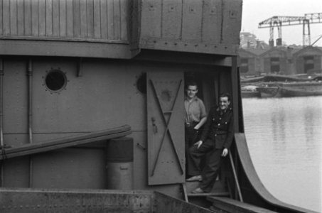 Tweede wereldoorlog, marine, koopvaardijvloten, kustvaarders, schroot, bemanning, Bestanddeelnr 935-2823
