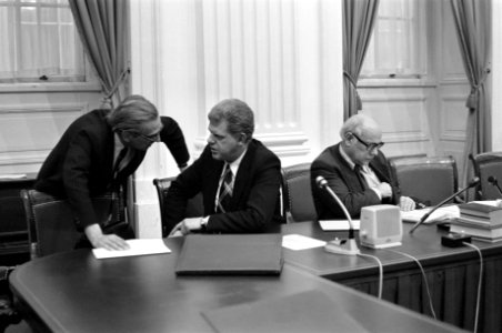 Tweede Kamer bespreking dekkingsplan Aantjes (l) en Kruisinga, Bestanddeelnr 929-4623