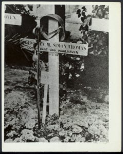 Tweede wereldoorlog, , Simon Thomas commandant van Waalhaven, , begraafplaats Cr, Bestanddeelnr 120-0355