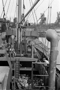 Tweede wereldoorlog, marine, koopvaardijvloten, kustvaarders, schroot, bemanning, Bestanddeelnr 935-2825