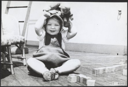 Tweede wereldoorlog, koninklijk huis, prinsessen, speelgoed, kleuters, Beatrix, , Bestanddeelnr 017-0143 photo
