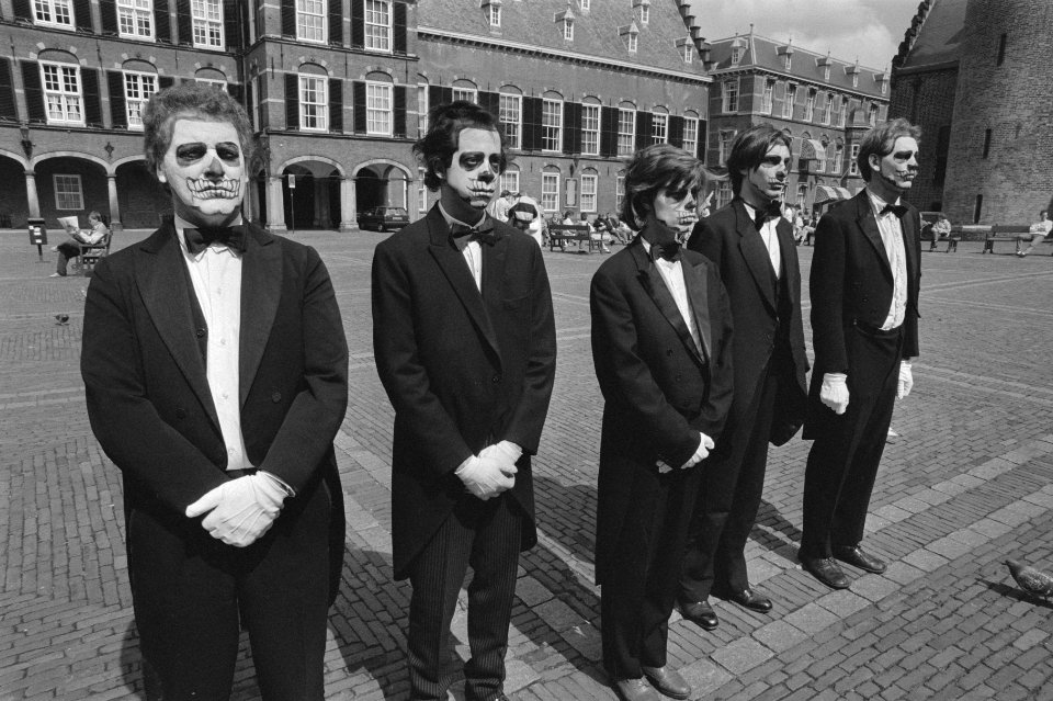 Tweede Kamer debat kernongeval Tsjernobyl stil protest op Binnenhof, Bestanddeelnr 933-6498