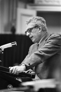 Tweede Kamer CPN-er Bakker interpelleert minister Van Agt i.v.m uitspraken rec, Bestanddeelnr 929-0226