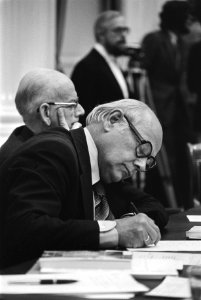 Tweede Kamer debat, rapport Donner, vlnr Van Agt , Den Uyl en De Gaay Fortma, Bestanddeelnr 928-7535