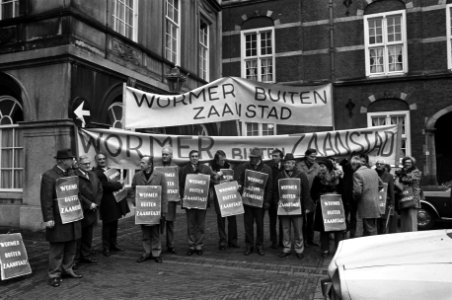 Tweede Kamer behandelt Structuurplan Zaanstreek , demonstranten uit Wormer, Bestanddeelnr 926-2085