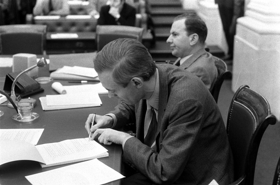 Tweede Kamer begroting Economische Zaken , vlnr Langman, Oostenbrink, Bestanddeelnr 925-2146