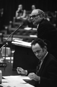 Tweede Kamer Damchips en steekpenningen Van der Stee aan het woord met Boersm, Bestanddeelnr 928-4346