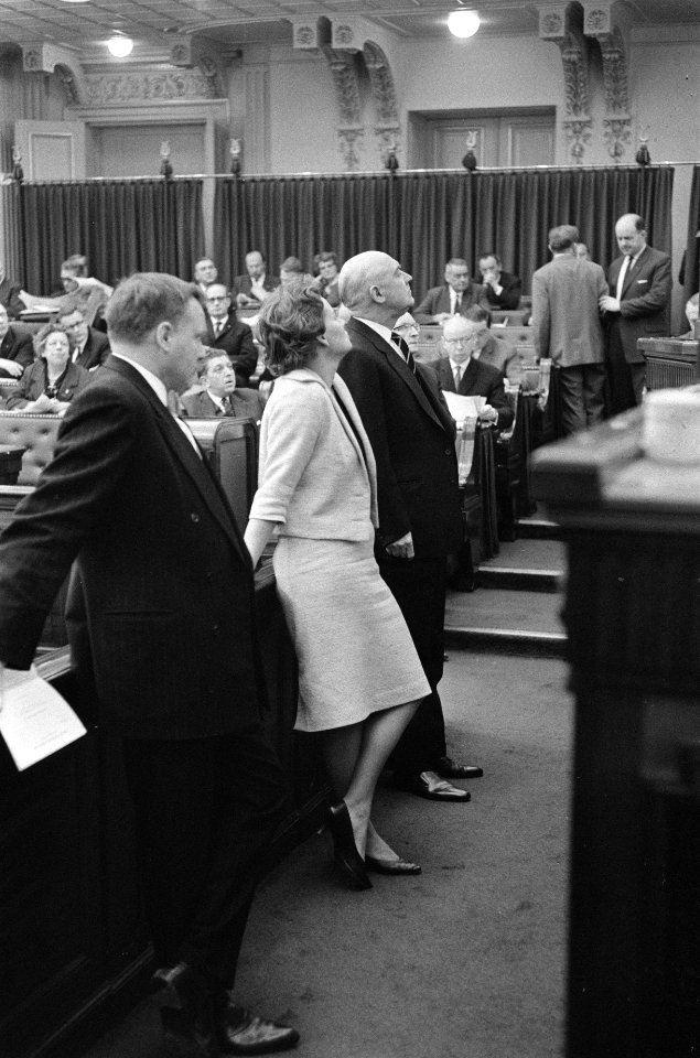 Tweede Kamer de heer Van der Kieft van de AR aan het woord, mevrouw Van Someren , Bestanddeelnr 916-1900