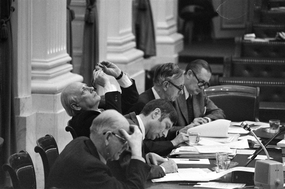 Tweede Kamer debat over gijzelingszaken Wijster en Amsterdam v.l.n.r. De Gaay F, Bestanddeelnr 928-4118